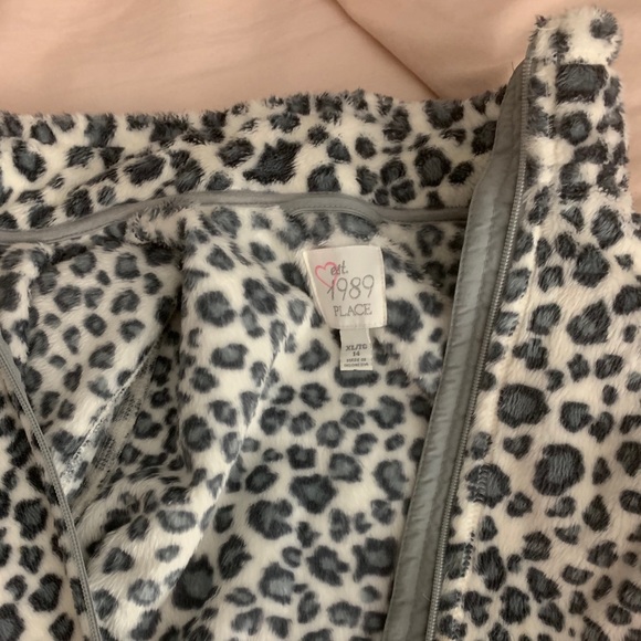 Zebra Print Fluffy Zip Up - Picture 4 of 4